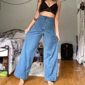 Wide legged high waisted jeans